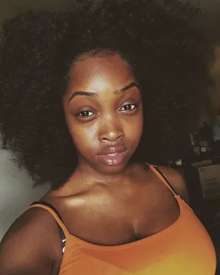 Yacine, 26 ans, dominatrice à Villers-le-Lac
