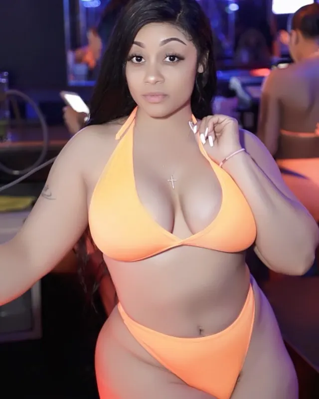 Yasmina, 29 ans, dominatrice à Palau-del-Vidre