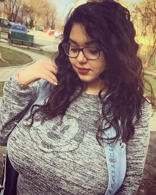 Yousra, 26 ans, dominatrice à Roussillon