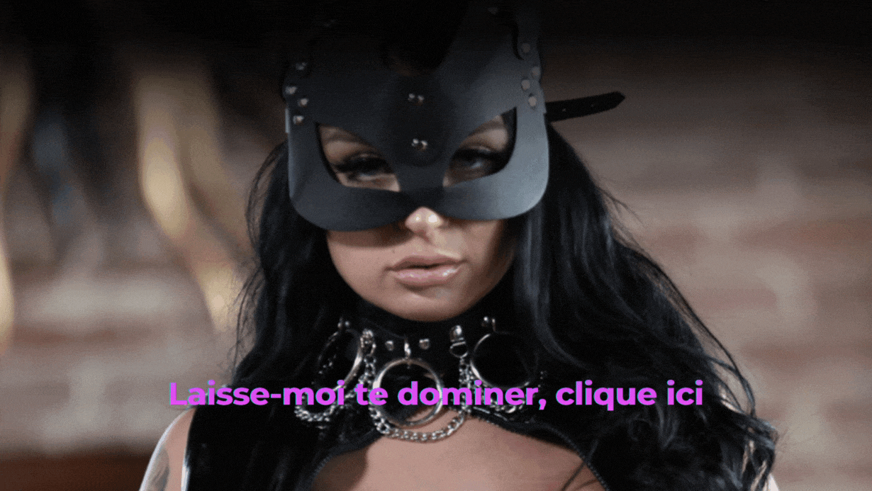 Dominatrice au téléphone avec des femdom